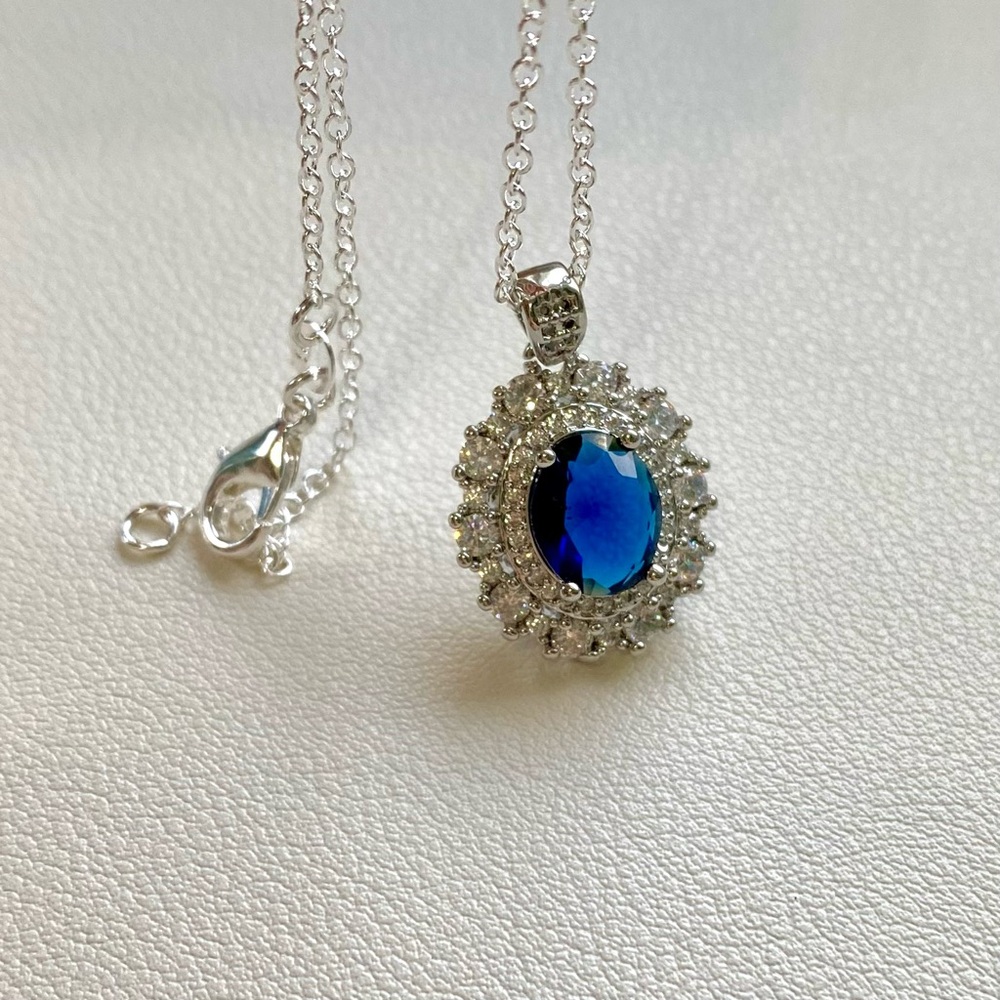 Elegant Silver and Blue Pendant Necklace